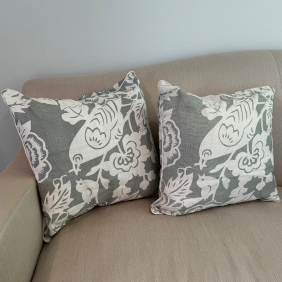 Two Thomas Paul 100% linen pillows, 22x22 inches with down inserts included. - Picture 7 of 9